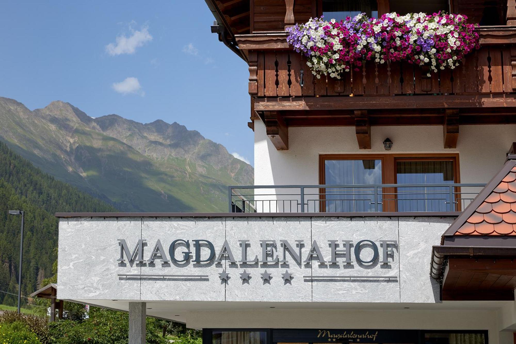 Vitalpina Hotel Magdalenahof Santa Maddalena in Casies Kültér fotó