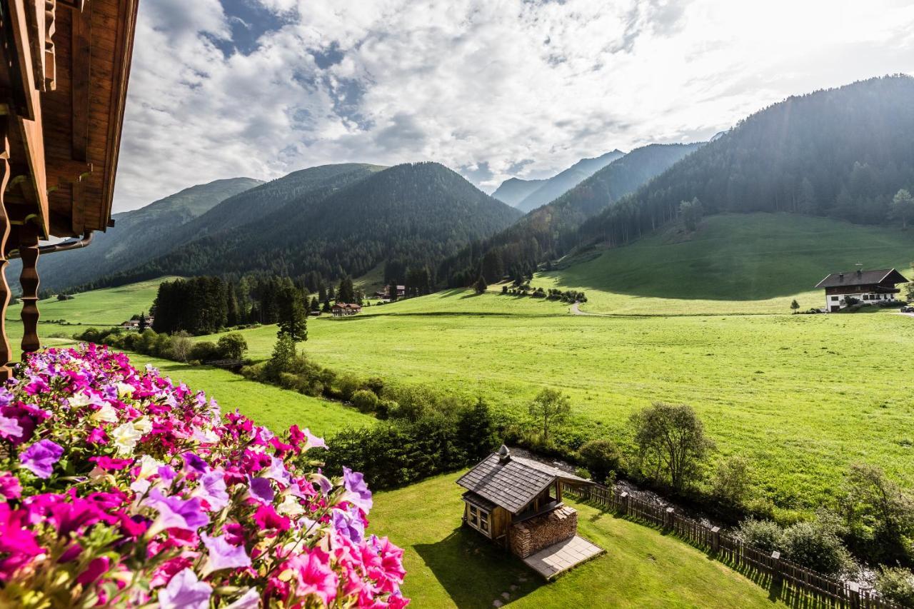 Vitalpina Hotel Magdalenahof Santa Maddalena in Casies Kültér fotó